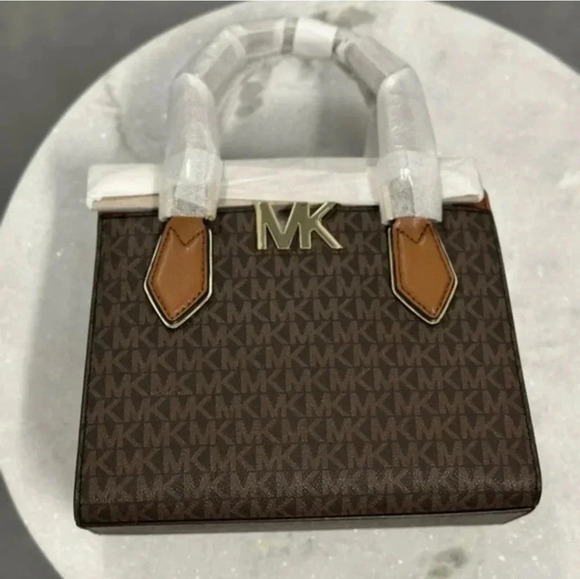 MICHAEL Michael Kors Handbags - NWT MICHAEL KORS MOTT 35TOGOXM2B BROWN MD MESSENGER